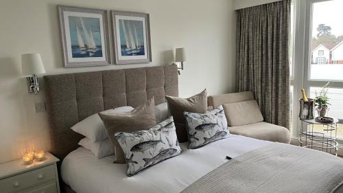 Double room, deluxe, river view, balcony
