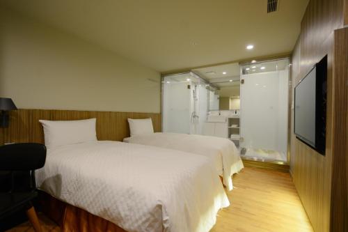 2 twin beds