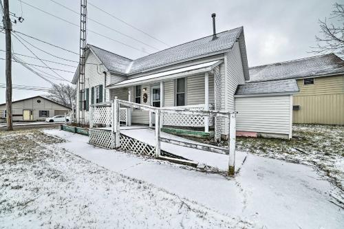 Historic Houghton Lake Getaway Near Shoreline in Houghton Lake, USA