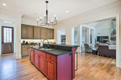 Stunning Mill Spring Home with Mountain Views! in Mill Spring, USA