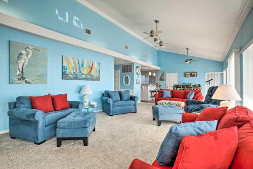 Lakefront Livingston Home with Grill and Views! in Blanchard, USA