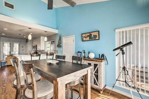 Lakefront Livingston Home with Grill and Views! in Blanchard, USA