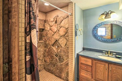 Scenic Cottage with Views 17 mi to San Antonio! - image 11