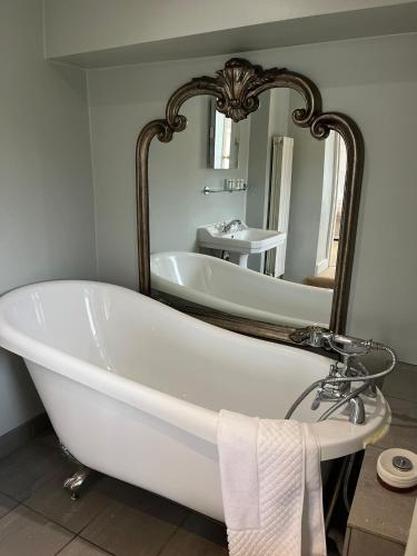 Vannituba, Findon Manor Hotel in Angmering
