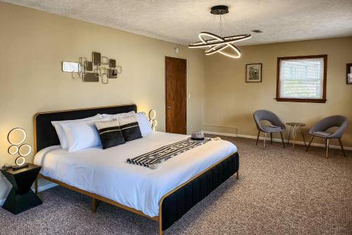 Hilltop Hideaway At Rumbling Bald on Lake Lure! - image 10
