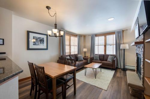 Secluded Condo with Corridor Ski Trail View - Zephyr Mountain Lodge Premium Unit 1201 condo in Winter Park, USA