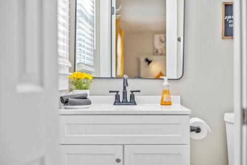 The Happy Place: 3BR Home on Quiet Street in Douglasville, USA