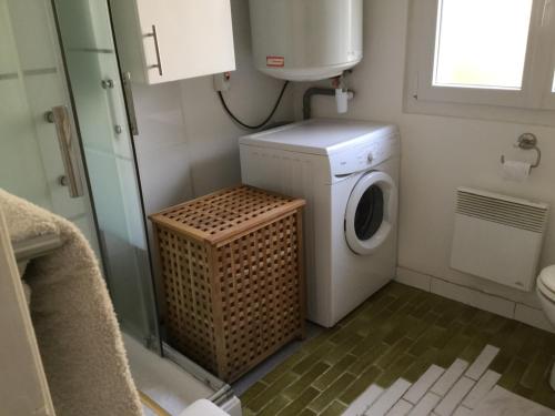 ห้องน้ำ, Appartement fond de jardin rez-de-chaussée (Appartement fond de jardin rez-de-chaussee) in ปาแลโซ