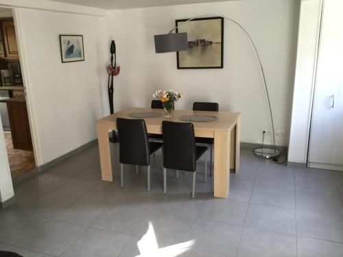 บริการและสิ่งอำนวยความสะดวก, Appartement fond de jardin rez-de-chaussée (Appartement fond de jardin rez-de-chaussee) in ปาแลโซ