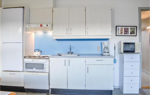 Kitchen, One-Bedroom Apartment In Ringkobing in Ringkobing