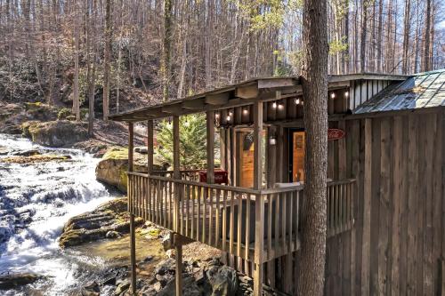 Ed's Mill 2-bedroom 1 bath - private 36-acre resort with 6 homes amazing waterfall