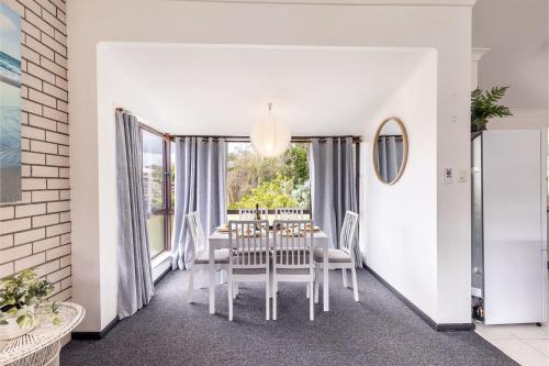 Villa Ellisa 5 10 Columbia Cl stunning unit with stunning views