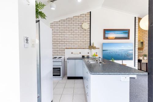 Villa Ellisa 5 10 Columbia Cl stunning unit with stunning views