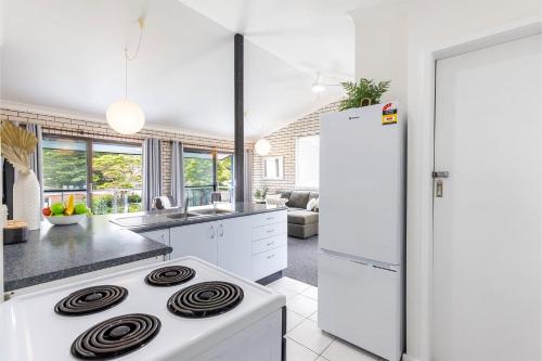 Villa Ellisa 5 10 Columbia Cl stunning unit with stunning views