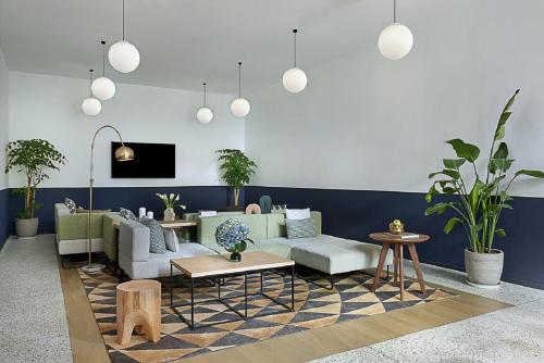 共用Lounge/電視區, basePLUS佰舍服务式公寓 - 上海世博会博物馆滨江店 (basePLUS-Binjiang Serviced Apartment - Shanghai Expo Museum Subway Station) in 新天地及淮海路