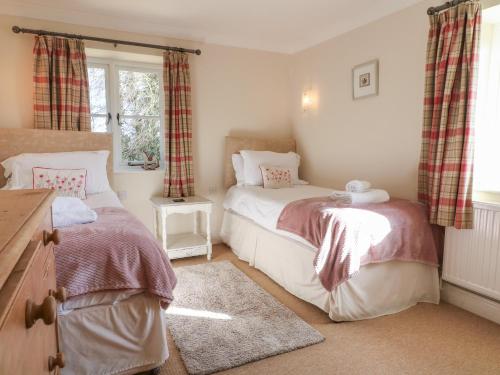 South Hill Farmhouse (22) STOW ON THE WOLD - image 11