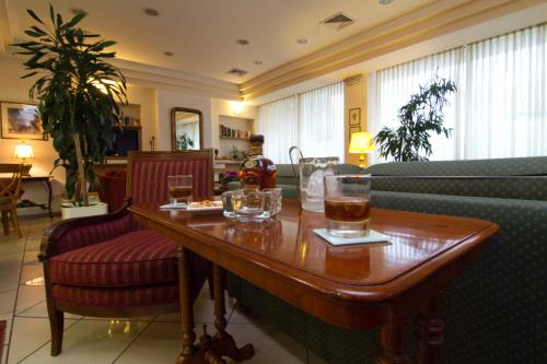 Green Hill Hotel - image 10