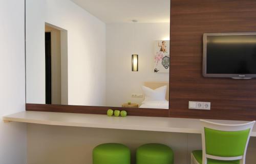 Hotel Knorz Room Type - Triple Room with Garden View Hotel Knorz Room Type - Triple Room with Garden View
