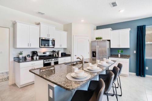 7663 Oakmoss Loop in Loughman, USA