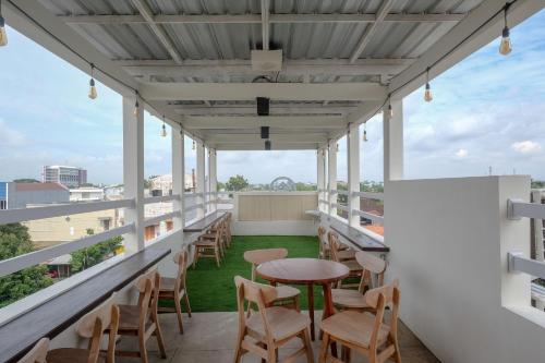 Balcony/terrace, KoolKost Syariah @ Ir Soekarno Solo Baru in Surakarta