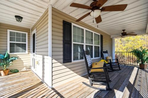 B&B Acworth - Spacious Serene 3BR Near LakePoint & DT Acworth - Bed and Breakfast Acworth