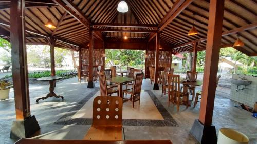 Restaurant, Seribu Resort Thousand Island near Thousand Islands