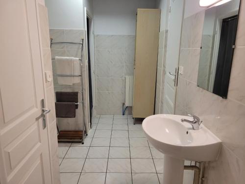 4 double beds, 2 twin beds