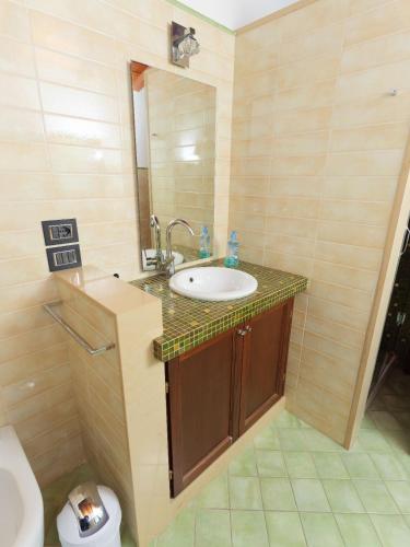  Casa privata immersa nel verde con giardino e piscina, ad Assisi in Mora