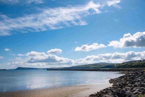 Tŷ Glas, Fishguard, Ideal for beach, coastal path and town!