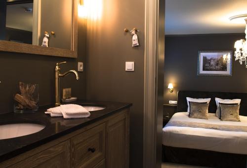 Mansion9 Bruges Room Type - Deluxe King Room