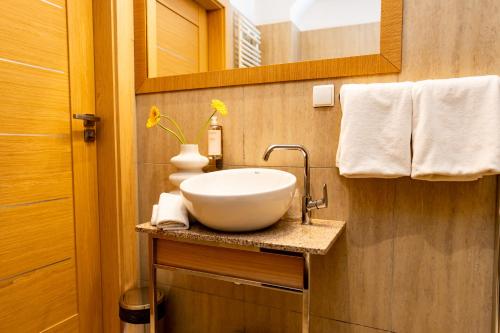 Marina Club Hotel Old Town - image 6
