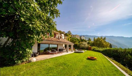 Sunset House with gorgeous view of the lake