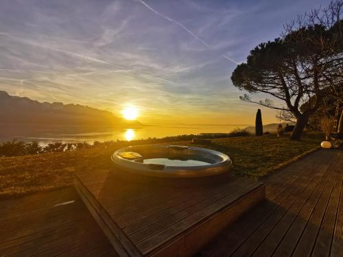 Sunset House with gorgeous view of the lake