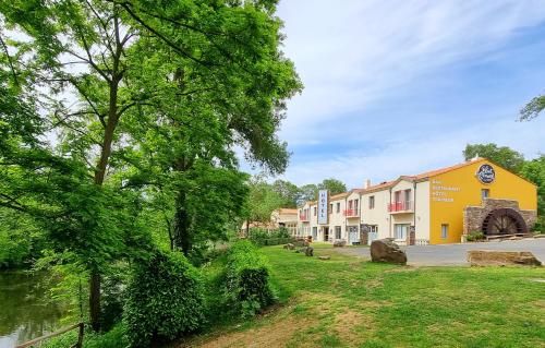 Hotel Pont De Senard - Hôtel - Montaigu-Vendée