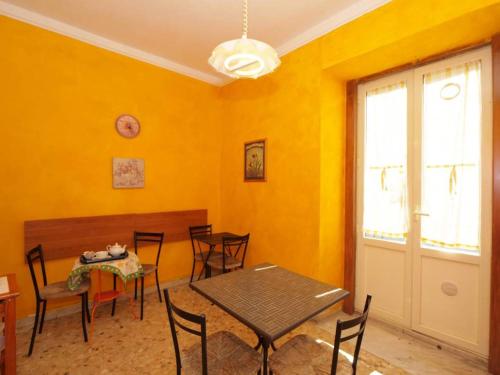 Piccadilly House - image 13