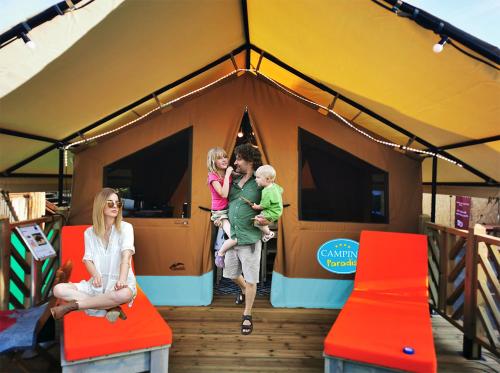 Oh! Campings - Camping Paradis A l'ombre des tilleuls in Peyrouse