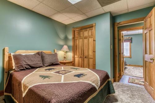 ER92 - Virginia's Villa - Great location! Close to all the action! cabin - image 4