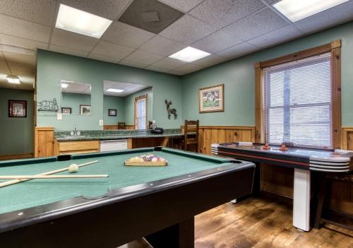 ER92 - Virginia's Villa - Great location! Close to all the action! cabin - main image