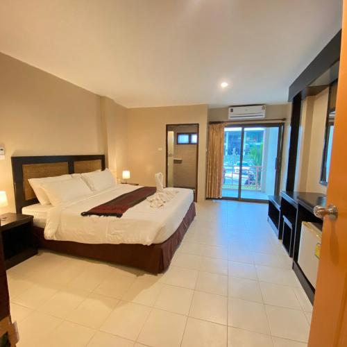 Du-sila Hotel Kohchang in White Sand Beach