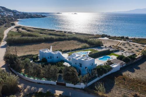 Aqua Breeze Villas on the beach Naxos