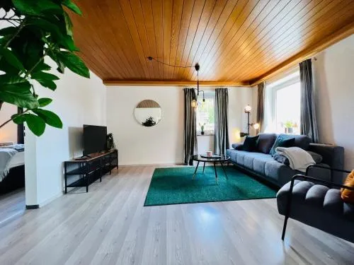 Ferienwohnung - ländliche Atmosphäre, Geräumig, mit Arbeits- und Parkplatz, Küche, Netflix, perfekt für Gruppen in Bad Staffelstein, Deutschland