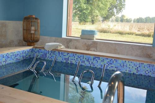 Bastide des Tourelles pour 20 pers. Piscine & Spa in ลาโวร์