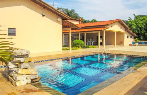 Casa de campo c piscina e lazer em Mairiporã