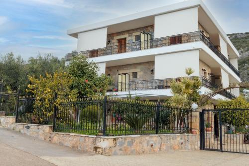  Paradeisos, Pension in Kardhamili bei Orovás