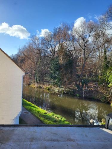 Apkārtne, The Bird in Hand in Stourport-on-Severn
