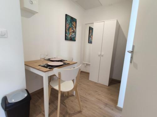 Résidence Jehan Froissart (Residence Jehan Froissart) in 华伦西尼斯