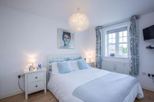 Beautiful 4 bedrooms house private parking & garden 7 min from tube, Londyn (zdjęcie 9)