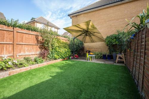 Beautiful 4 bedrooms house private parking & garden 7 min from tube, Londyn (zdjęcie 6)