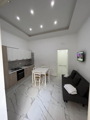 LAVINAIO'S HOUSE, Naples