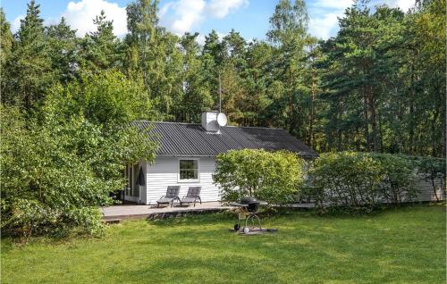  Three-Bedroom Holiday Home In Nexo in Neksø